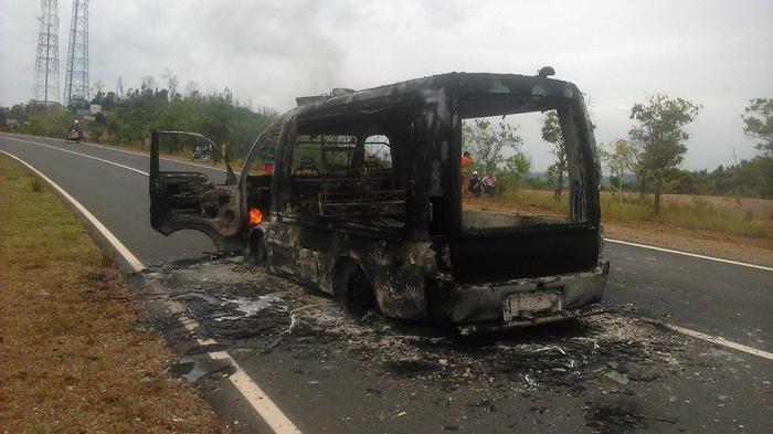 Mobil jenazah yang terbakar?
