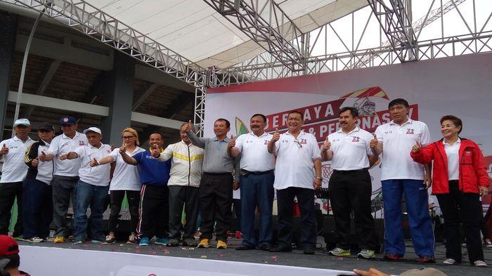 Sosialisasi PON XIX/Peparnas XV, 222 Bola Dibagikan Kepada Warga Bekasi