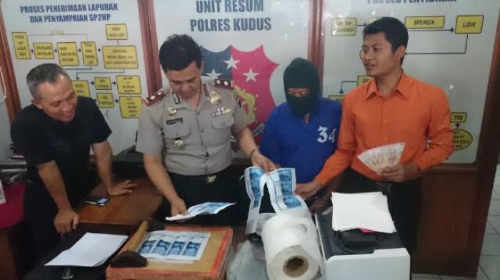 Polres Kudus Sita Lembaran Upal yang Belum Dipotong