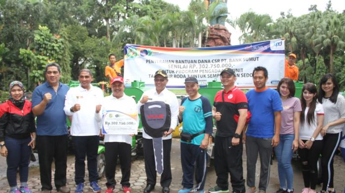 Pemko Medan Terima Bantuan Lima Unit Becak Tangki Bermotor dari Bank Sumut