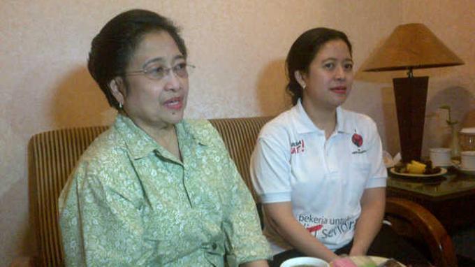 Megawati dan Puan makan pecel