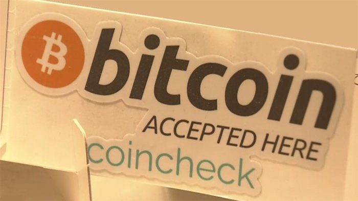 Beberapa toko di Jepang menerima pembayaran menggunakan bitcoin.