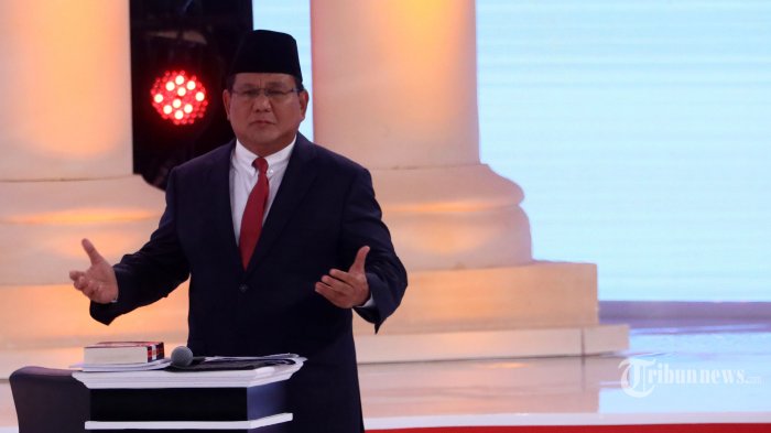 Calon Presiden nomor urut 02 Prabowo Subianto saat melakukan Debat Kedua Calon Presiden Pemilu 2019 di Hotel Sultan, Jakarta, Minggu (17/2/2019). Debat kedua kali ini beragendakan penyampaian visi misi bidang Infrastruktur, Energi, Pangan, Sumber Daya Alam dan Lingkungan Hidup. TRIBUNNEWS/IRWAN RISMAWAN