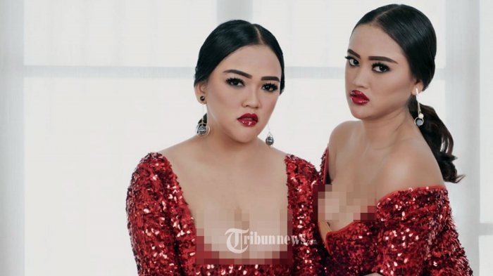 Nama Duo Semangka saat ini sedang tren di tengah-tengah masyarakat Indonesia, Hal ini berkaitan dengan aksi Goyang Dayung yg lagi tren, grup yang beranggotakan Clara Gopa dan Vanya Kiara tersebut samakin banyak dibicarakan dan digandrungi oleh masyarakat Indonesia. (Buka Cheanel Video Goyang Dayung Duo Semangka Heboh di Youtube). TRIBUNNEWS.COM/FX ISMANTO/IST