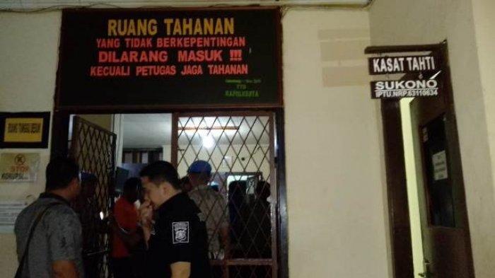 Suasana Polresta Palembang usai kaburnya 30 tahanan narkoba, Minggu (5/5/2019).