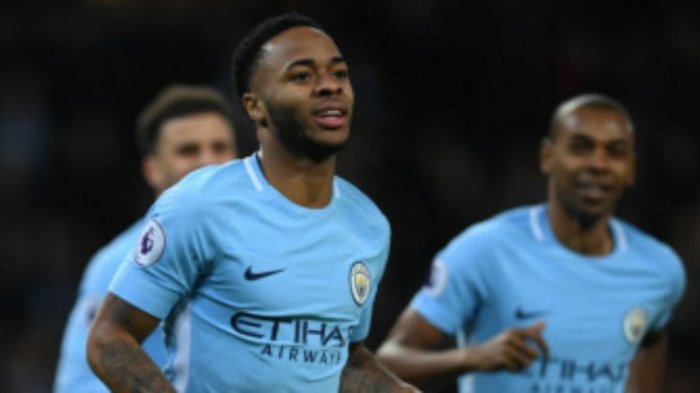 Selebrasi gelandang Manchester City, Raheem Sterling, setelah menjebol gawang Watford pada lanjutan Liga Inggris di Etihad Stadium, Rabu (3/1/2017) dini hari WIB.
PAUL ELLIS/AFP/BOLASPORT.COM
