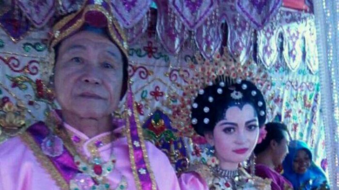 Seorang kakek di Kabupaten Gowa, Sulawesi Selatan, mempersunting gadis berusia 18 tahun. Minggu (16/7/2017). (handout/Zainal Arifin)