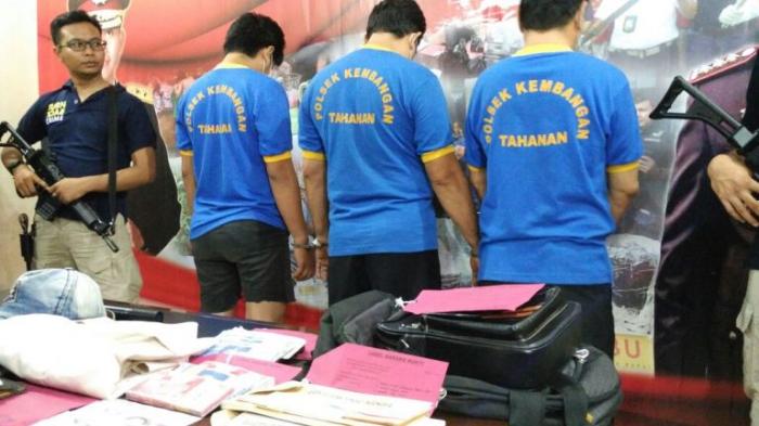 Tiga Penipu Asal Singapura Dibekuk di Kembangan Jakbar