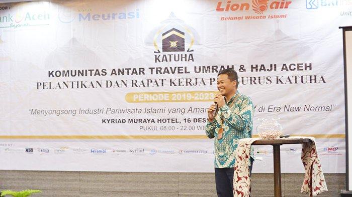 shar Anwar, memberikan presentasi sekaligus memperkenalkan aplikasi asuransi digital, BRINS Mobile yang bisa di akses melalui gadget.