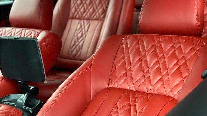 Penampakan detail jok mobil mewah berbahan Wollsdorf Leather, karya Danish Car Interior Banda Aceh, November 2020.