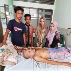 Terbaring Sakit Lumpuh, Ali Hanya Bisa Menangis Saat Tahu Anak Kandungnya Dibuang Sang Istri