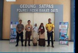 Dua Siswa MAN Blangpidie Ini Mendapat SIM Gratis dari Kasat Lantas Polres Aceh Barat Daya