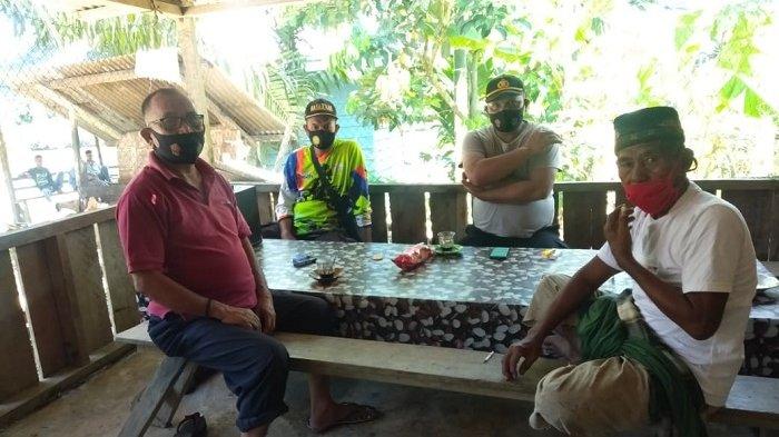Muspika Simpang Jernih, Aceh Timur, berdikusi melakukan upaya pencarian terhadap, Abubakar (40), warga Desa Batu Sumbang, Kecamatan Simpang Jernih, Aceh Timur, yang hilang di hutan saat mengembala kerbaunya.