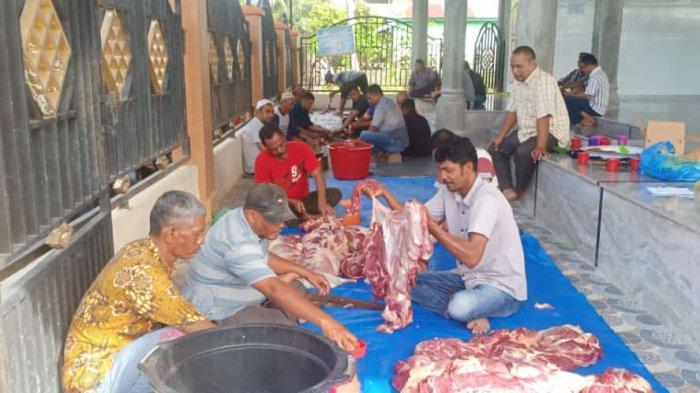 Warga Gampong Waido, Kecamatan Peukan Baro, Pidie menyembelih 7 ekor hewan Qurban pada Hari Raya Idul Adha 1442 Hijriah.