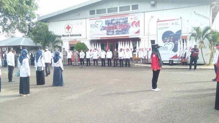 Apel Hari Relawan PMI di halaman Markas PMI Aceh, kawasan Ajuen, Aceh Besar, Sabtu (26/12/2020). Ketua PMI Aceh, Murdani Yusuf selaku Pembina Apel membacakan amanat tertulis Ketua Umum PMI Pusat, H Jusuf Kalla selaku Panglima Relawan Indonesia.