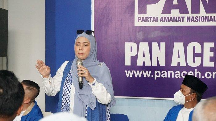 Ketua Badan Saksi Nasional (BSN) Partai Amanat Nasional, Zita Anjani memberikan paparan dalam konsolidasi mempersiapkan saksi partai dalam rangka menghadapi Pemilu 2024, di Rumoh PAN Aceh, Rabu (23/2/2022).