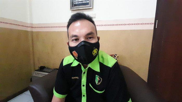Kepala Bidang Kedokteran dan Kesehatan (Kabid Dokes) Polda Maluku, drg. Supur MH saat diwawancarai TribunAmbon.com di RS. Bhayangkara Polda Maluku, Jalan Sultan Hasanudin, Pandan Kasturi, Sirimau, Kota Ambon, Jumat (23/7/2021).