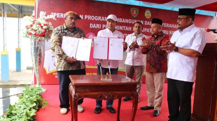 Gubernur Maluku Murad Ismail saat peresmian sejumlah proyek infrastruktur di Pelabuhan Merah Putih Namlea, Sabtu (9/7/2022)