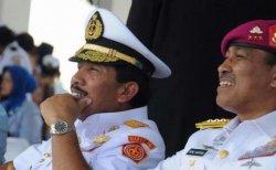 DOKUMEN - Mantan Komandan Korps Marinir Letjen Mar (purn) Nono Sampono bersama Panglima TNI tahun 2006