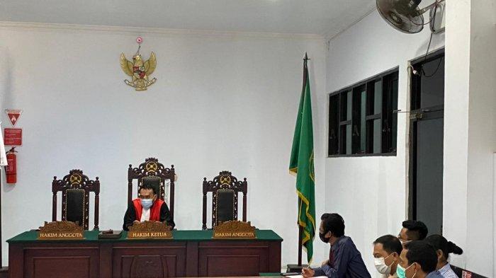 Sidang putusan praperadilan Ferry Tanaya, di Pengadilan Negeri Ambon, Senin (1/3/2021).