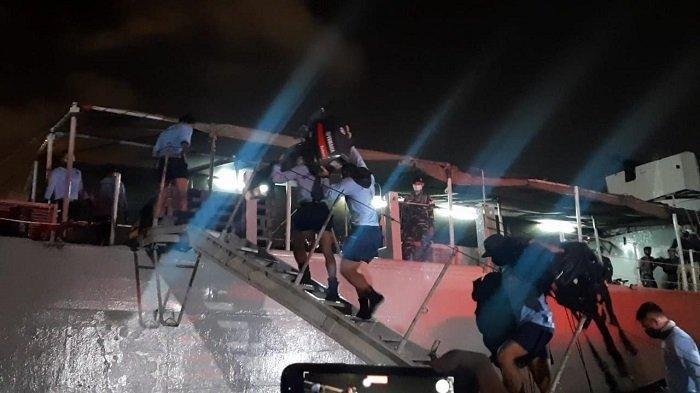 Pasukan elit mulai dari tim penyelam dan denjaka TNI AL dikerahkan untuk membantu pencarian pesawat Sriwijaya Air SJ SJ-182 yang jatuh di sekitar perairan Kepulauan Seribu, Sabtu (9/1/2021).