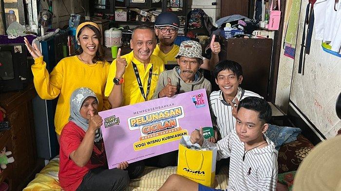 Adira Finance berkomitmen menjadi perusahaan terbaik dan terkemuka, di industri multifinance yang melayani pembiayaan beragam merek dan produk.
Mulai dari mobil dan sepeda motor, baik baru maupun bekas, pembiayaan durables, hingga fasilitas pinjaman dana multiguna.
Di masa pandemi penuh tantangan yang masih berlangsung, hingga saat ini, pencapaian kinerja bisnis Adira Finance semakin mencatatkan dampak positif.
Hingga September 2022, pembiayaan baru perusahaan tercatat tumbuh sebesar 21% menjadi Rp21,9 triliun.
Dan total piutang yang dikelola (termasuk porsi pembiayaan bersama) berhasil tumbuh sebesar 5% menjadi sebesar Rp 41,8 triliun.