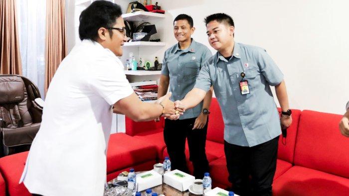 Bupati Nyoman Giri Prasta menerima silaturahmi Pasukan Pengamanan Presiden (Paspampres) di Rumah Jabatan Bupati, Puspem Badung, Rabu (14/9).