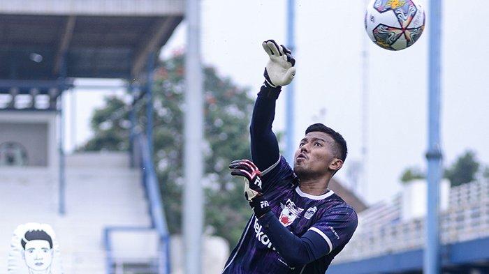 Kiper Teja Paku Alam kembali dipercaya Luis Milla tampil di laga Persib Bandung vs FC Bekasi City di Stadion GBLA, pada Sabtu 12 November 2022. Di laga uji coba tersebut Persib Bandung menang 3-0 atas Bekasi City.