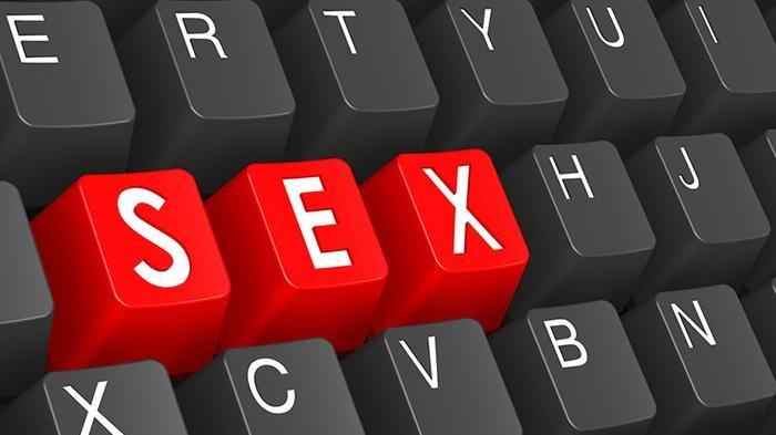 Tim Resmob Polda Sulsel, dipimpin Kompol Dharma Negara, mengamankan empat orang yang diduga terlibat dalam aktivitas prostitusi online.
Atau perdagangan manusia di salah satu hotel Jalan Sultan Hasanuddin, Makassar.