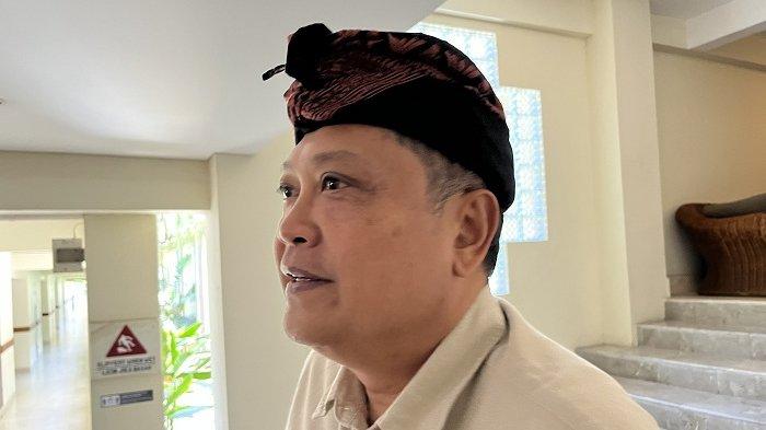 Ida Bagus Rai Dharma Wijaya Mantra pernah menjabat sebagai Walikota Denpasar, sebanyak dua periode melalui pilkada.
Sementara itu, I Ketut Wisna yang akrab disapa Jro Mangku Wisna (JMW) saat ini menjabat sebagai Bendesa Desa Adat Kesiman.
Sebelumnya, dua tokoh masyarakat telah menyerahkan dukungan minimal pemilih bakal calon anggota DPD RI.