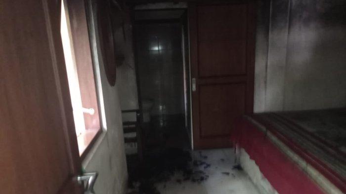 Sebuah kamar hotel di Denpasar, terbakar pada Rabu, 7 Desember 2022.
Tercatat bahwa kamar hotel tersebut, merupakan salah satu kamar VIP dari sebuh Hotel Suranadi III, Jalan Hayam Wuruk, Denpasar Timur.