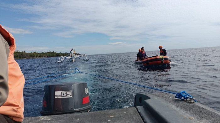 Tragedi kecelakaan laut terjadi di sekitar perairan laut Desa Tulamben, Kecamatan Kubu, Karangasem, Rabu (10/ 8/ 2022).
Tragedi kecelakaan antara jukung nelayan, milik Ketut Wisnu dengan kapal ferry.
Diduga ferry jurusan dari Pelabuhan Lembar, Lombok, menuju ke Pelabuhan Banyuwanyi, Jatim.