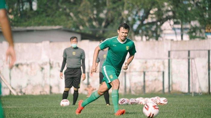 Arif Satria mengikuti latihan bersama skuad Persebaya Surabaya