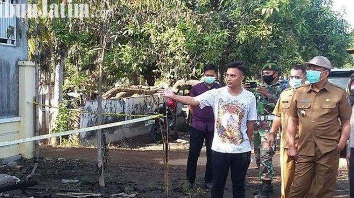 Bupati Situbondo, Dadang Wigiarto dan Kapolres, AKBP Sugandi serta Dandim 0823 saat meninjau lokasi pengrusakan yang dilakukan sekelompok massa persatuan silat di Desa Kayu Putih dan Desa Tribungan, Situbondo.