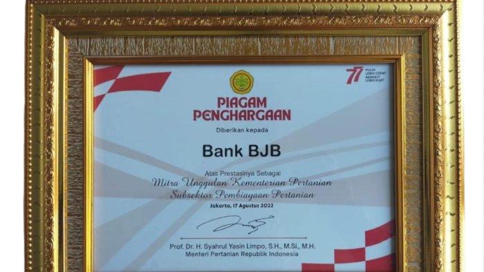 PRESS RELEASE
Tingkatkan Kesejahteraan Pelaku Sektor Pertanian, bank bjb Raih Penghargaan Kementan RI