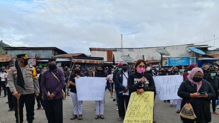 Long March nakes di Pegunungan Bintang