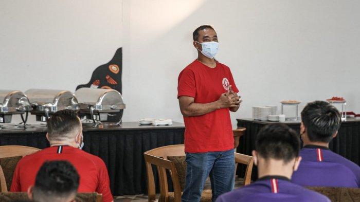 Eko Purdjianto saat menyampaikan rasa terima kasih dan salam perpisahan dengan skuat Bali United di Yogyakarta Senin 22 Maret 2021.