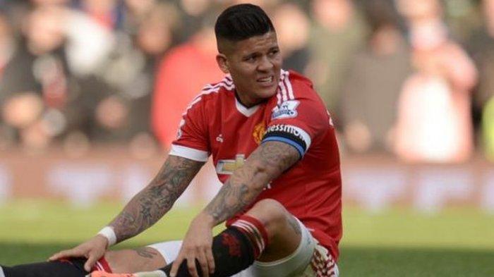 Ekspresi pemain belakang Manchester United, Marcos Rojo, saat timnya melawan Arsenal pada lanjutan Premier League di Stadion Old Trafford, 28 Februari 2016.