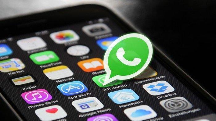 Foto ilustrasi aplikasi WhatsApp di hanphone seseorang