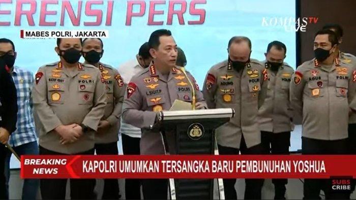 Kapolri Listyo Sigit Prabowo, bersama jenderal lainnya mengumumkan tersangka baru kasus penembakan Brigadir J.
Sesuai dugaan masyarakat umum, akhirnya Irjen Ferdy Sambo ditetapkan menjadi tersangka.
Atas kasus penembakan dan pembunuhan berencana yang dilakukan terhadap Brigadir J.
Kapolri Jenderal Listyo Sigit Prabowo, mengumumkan Irjen Pol Ferdy Sambo (FS) sebagai tersangka kasus tewasnya Brigadir J di rumah dinas Kadiv Propam Polri Ferdy Sambo di kawasan Duren Tiga Jakarta pada Jumat (8/7/2022).