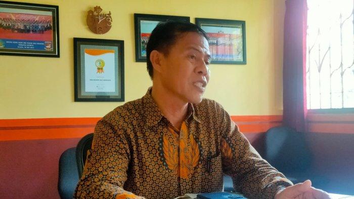 Kepala SMAN Bali Mandara Nyoman Darta