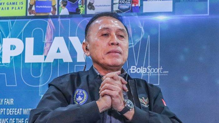 Ketua Umum PSSI, Mochamad Iriawan, mengatakan pihaknya akan melakukan investigasi terkait kinerja wasit dalam dua pertandingan pekan pertama Liga 1 Indonesia 2022/2023.
Dua pertandingan yang dimaksud itu yakni laga PSIS Semarang melawan RANS Nusantara FC di Stadion Jatidiri, Semarang, Jawa Tengah.
Lalu laga Bali United melawan Persija Jakarta di Stadion Kapten I Wayan Dipta, Gianyar, Bali.