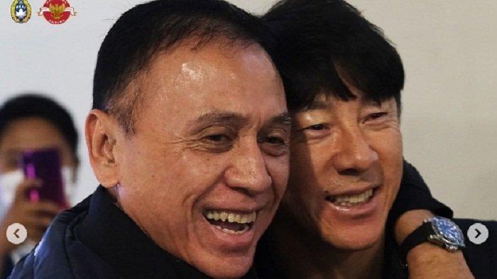 Ketua Umum PSSI Mochamad Iriawan bersama Shin Tae-yong, pelatih Timnas Indonesia U-19.