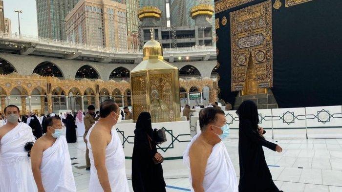Mantan Wakil Presiden Jusuf Kalla melakukan ibadah umrah di Tanah Suci setelah menemui Paus Fransiskus di Vatikan, Sehari sebalumnya