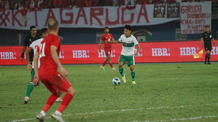 Menakar Peluang Skuad Garuda di Laga 'Final' Timnas Indonesia vs Nepal, Ini Keyakinan Shin Tae-yong. (foto) Timnas Indonesia vs Yordania, tampak Witan Sulaeman dikepung pemain lawan, Minggu 12 Juni 2022.