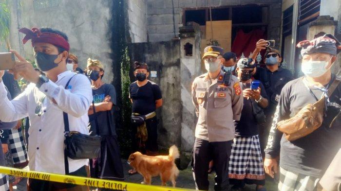 Salah satu penghuni kos di Jalan Noja, Banjar Meranggi, Desa Kesiman Petilan, Denpasar Timur, ditemukan meninggal dunia dalam keadaan membusuk pada Kamis, 13 Oktober 2022 pukul 14.30 WITA.
Korban bernama Edi Slamet tersebut, merupakan pria asal Blitar.
Menurut keterangan resmi, dari Iptu I Ketut Sukadi, Kasi Humas Polresta Denpasar, seorang saksi mengaku mencium bau tidak sedap.