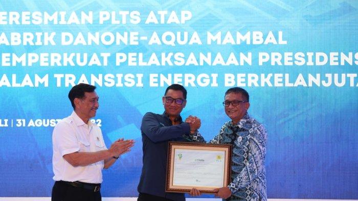 Menteri Koordinator Bidang Kemaritiman dan Investasi, Luhut Binsar Pandjaitan, mengapresiasi PLN yang telah mampu menyediakan REC dari pembangkit di dalam negeri.
Luhut menekankan, dalam menangani masalah lingkungan komitmen semua pihak diperlukan dan wajib memberikan dukungan terbaik.
Sebagai negara berdaulat, Indonesia harus kompak dalam melakukan upaya-upaya yang mengarah pada penggunaan energi bersih.