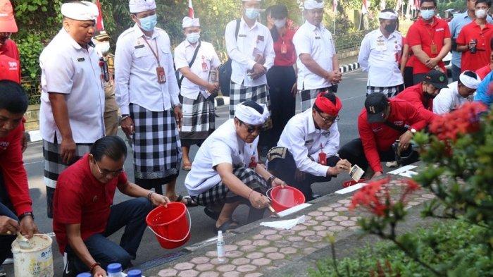 Bupati dan wakil bupati ngechat trotoar. (ist).