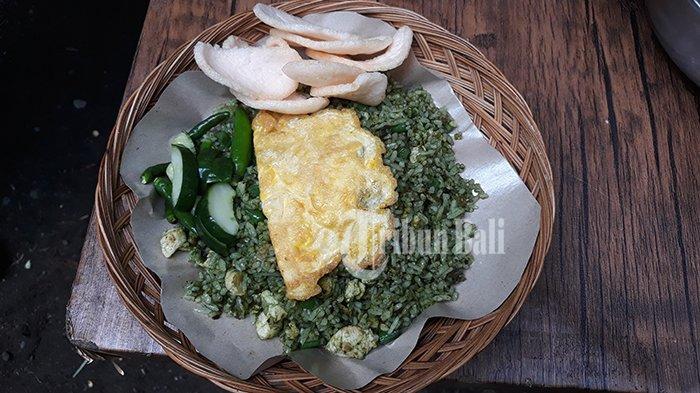 Nasi goreng hijau.