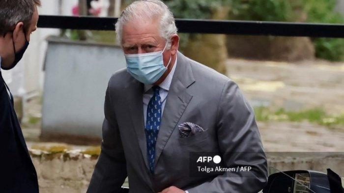 Pangeran Charles tiba di pintu belakang rumah sakit King Edward VII di pusat kota London 20 Februari 2021 untuk besuk ayahnya Pangeran Philip, Duke of Edinburgh. Pangeran Philip wafat 9 April 2021.